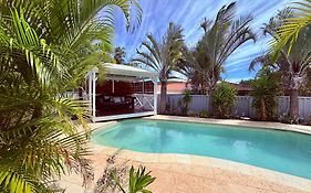 Manta Stays Resort-Style Tropical Oasis